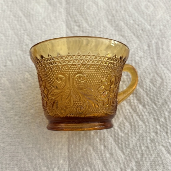 Vintage antique depression glass plate, saucer, and cup three-piece set - Picture 8 of 11